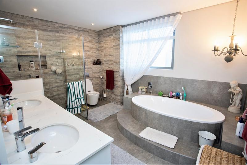5 Bedroom Property for Sale in Pinnacle Point Golf Estate Western Cape